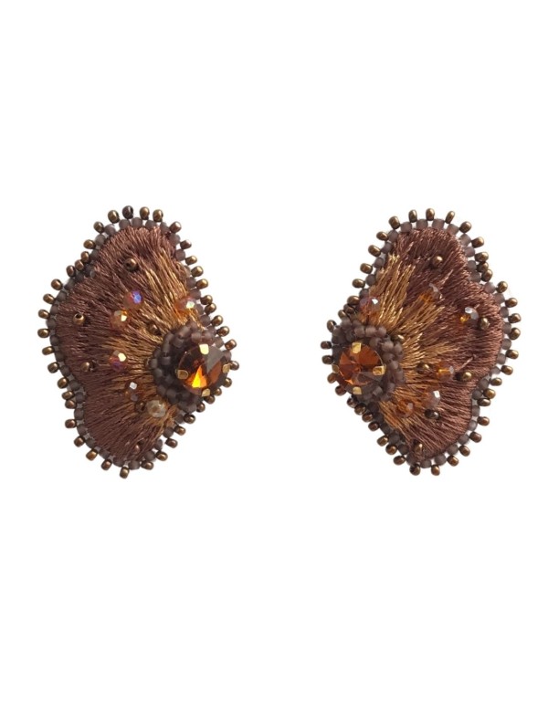 Boucles d'oreilles brodées avec perles et cristal central