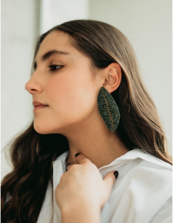 Maxi green party earrings in the shape of leaves 2