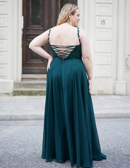 Longue robe de soirée grande taille avec jupe à volants en dentelle et mousseline de soie faite à la main
