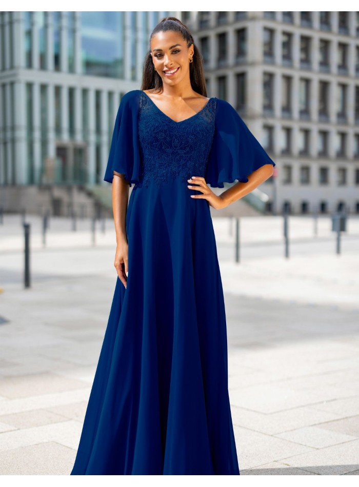 Vestido largo de invitada de manga corta y cuerpo de pedrería azul