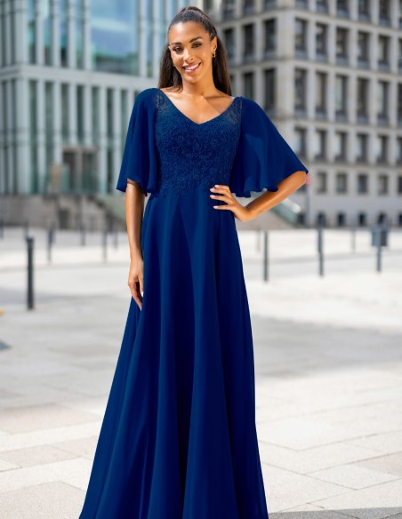 Vestido largo de invitada de manga corta y cuerpo de pedrería azul