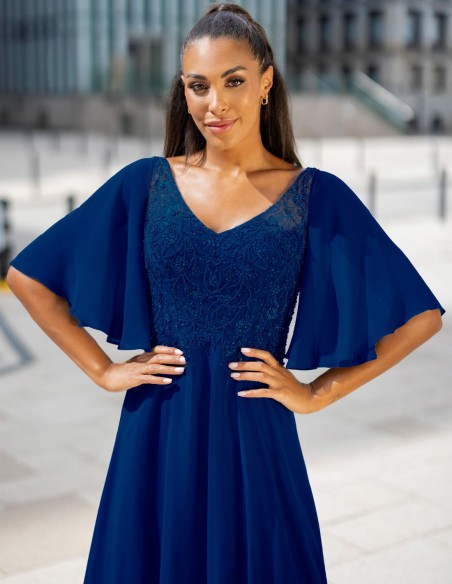 Robe d'invité longue avec manches courtes et corsage en strass