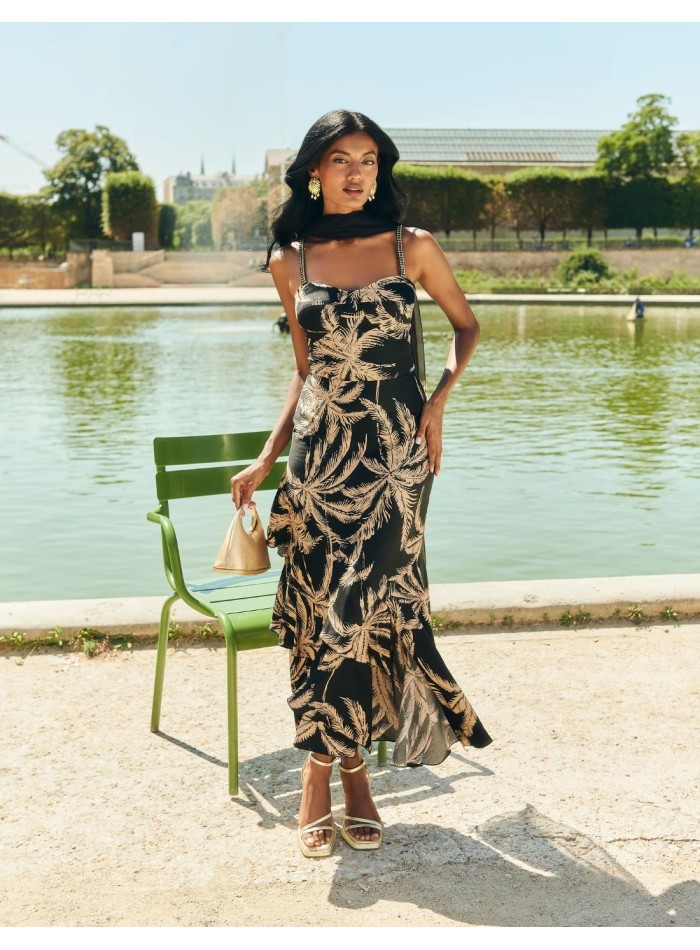 Vestido de invitada con estampado de palmeras