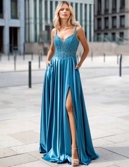 Vestido de fiesta largo elegante con encaje y falda satinada en color azul para invitada