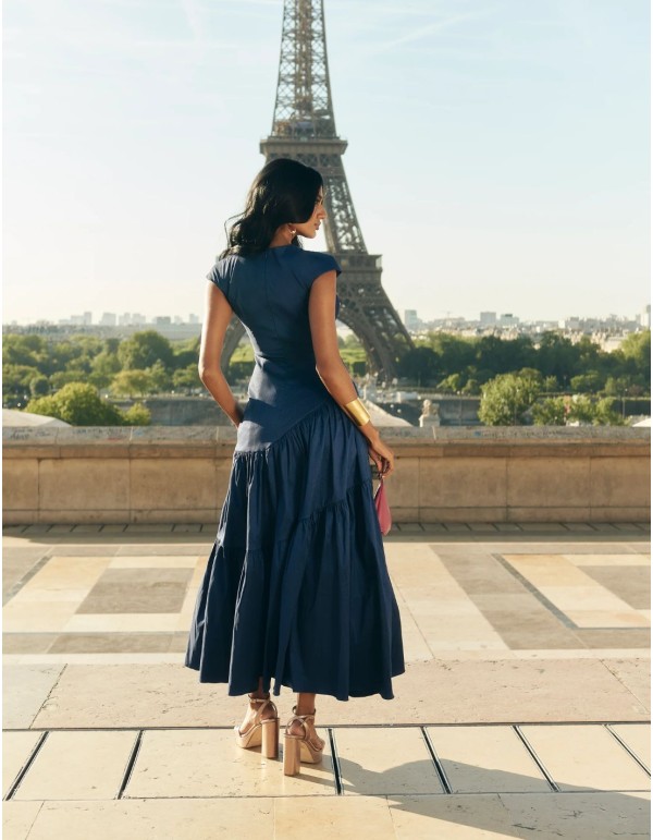 Vestido midi de invitada con plisado y manga corta 2
