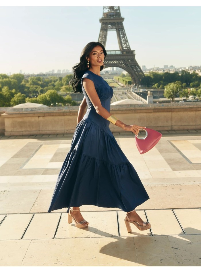 Robe d'invité midi plissée avec taille ajustée...