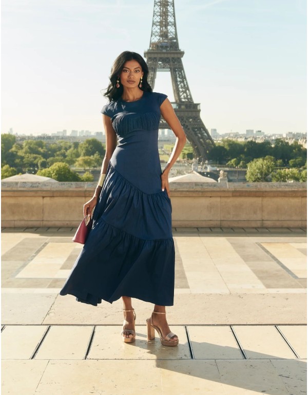 Vestido midi de invitada con plisado y manga corta