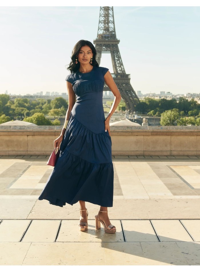 Vestido midi de invitada con plisado y manga corta