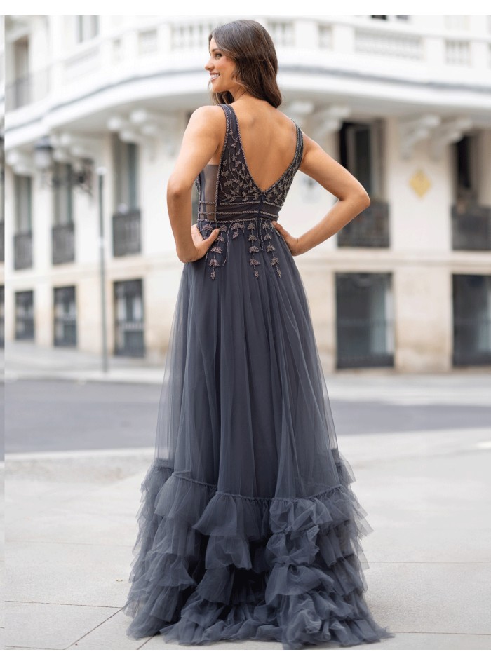 Elegant evening dress with embroidered tulle...
