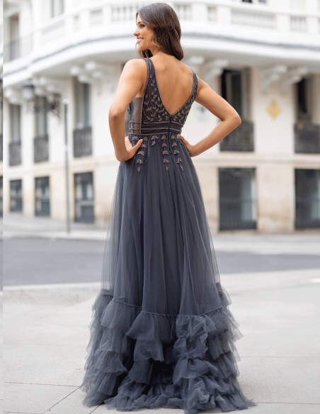Elegant evening dress with embroidered tulle and rhinestones