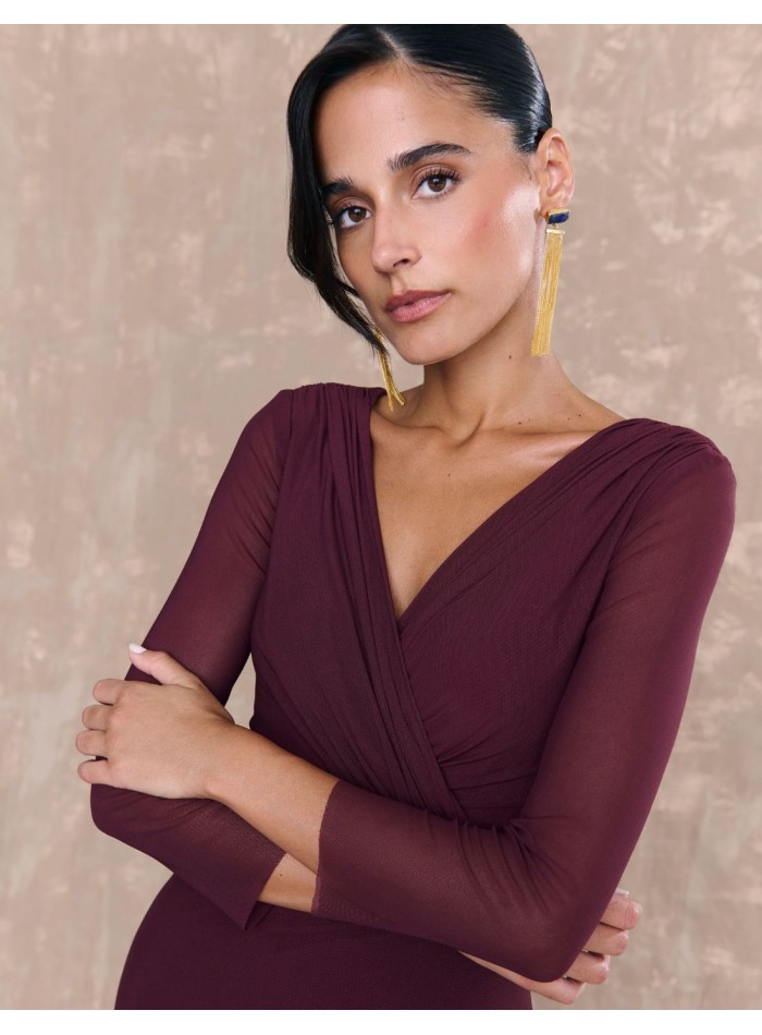 Vestido midi para invitada berenjena con escote...