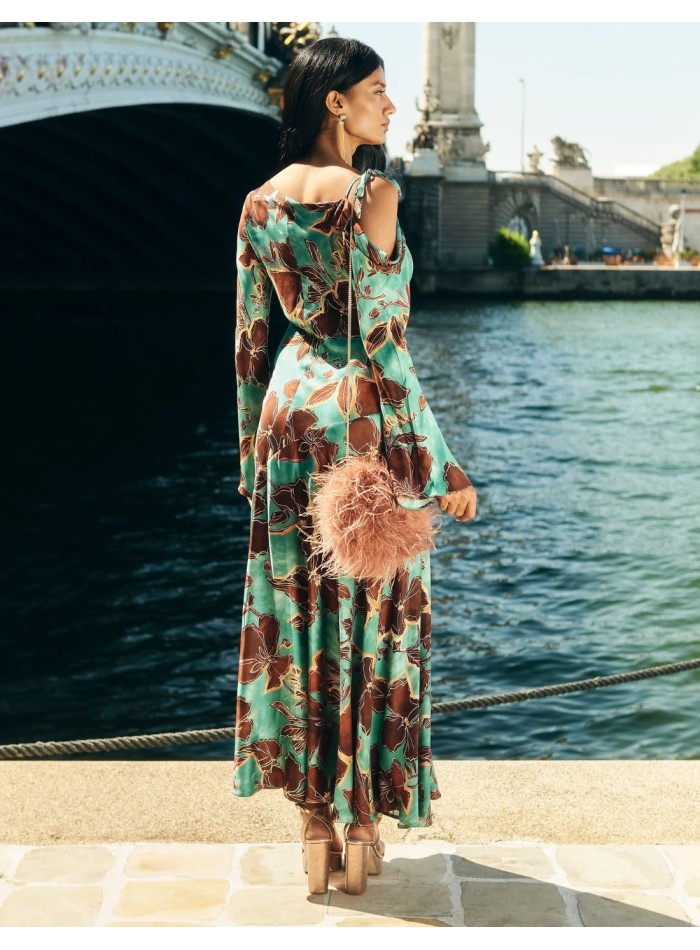 Vestido midi para invitada con estampado de flores turquesa y escote asimétrico