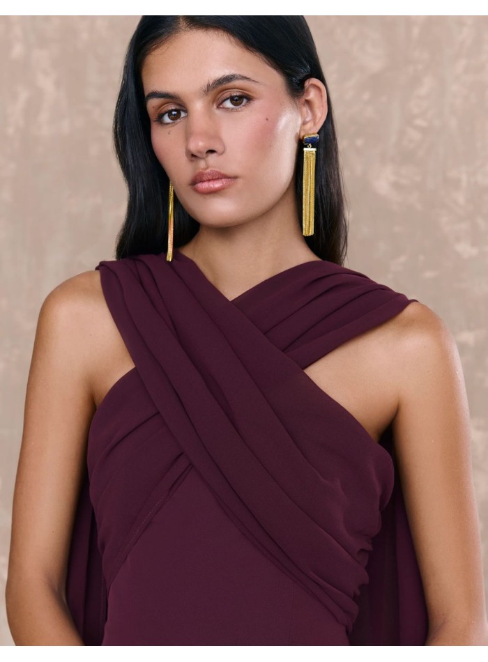 Multiposition burgundy sweetheart neckline top for a burgundy guest