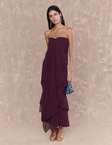 Multiposition burgundy sweetheart neckline top for a burgundy guest