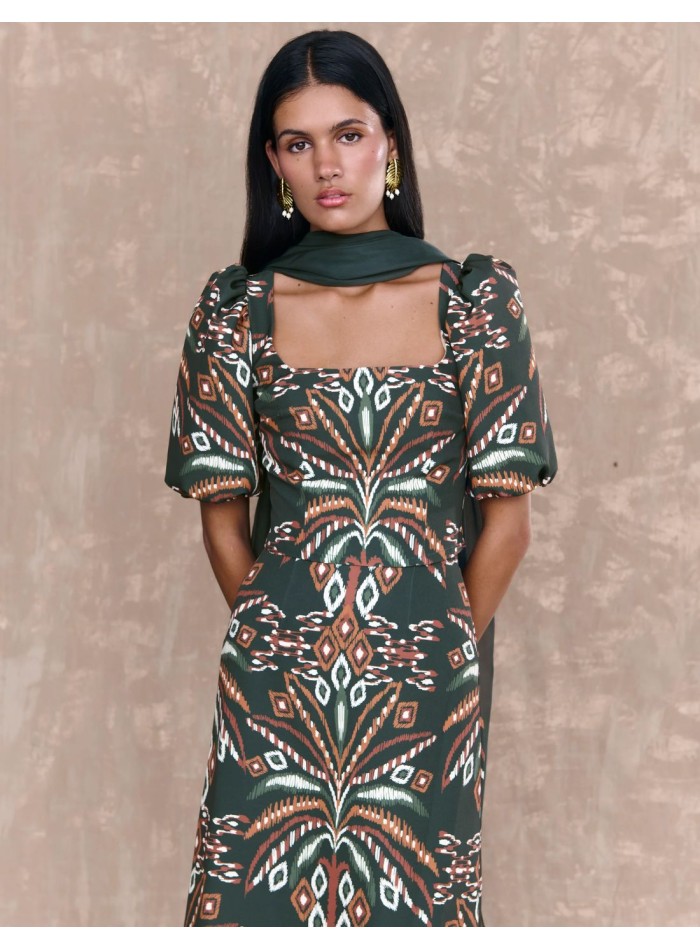 Evasé cut midi skirt for guests