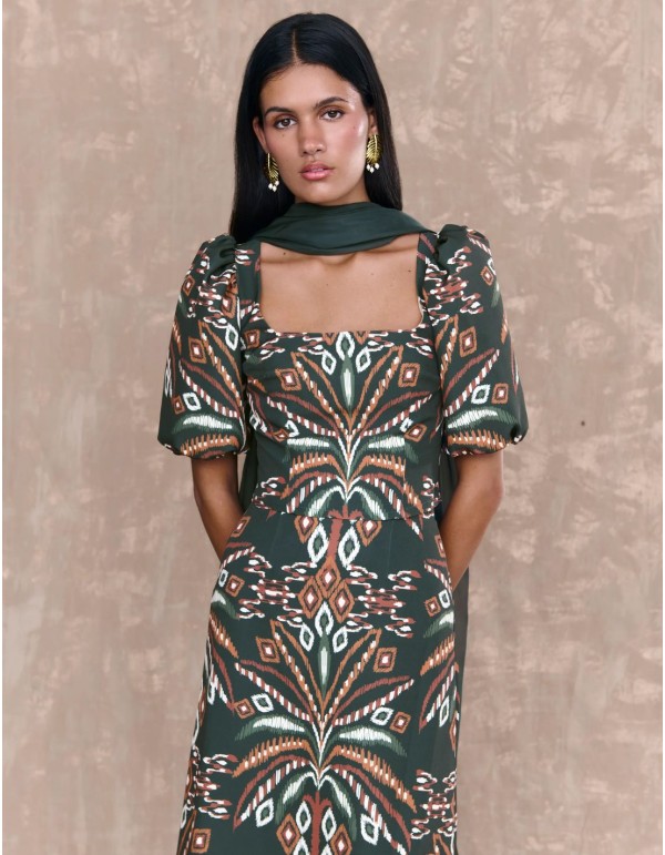 Patterned guest top with puffed sleeves