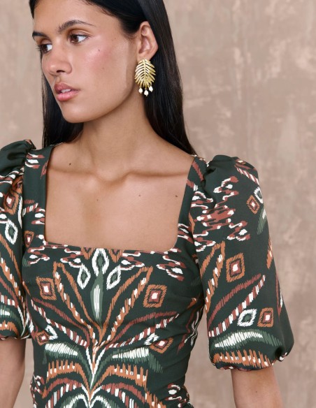 Patterned guest top with puffed sleeves