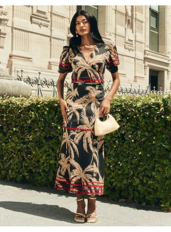 Patterned guest top with puffed sleeves