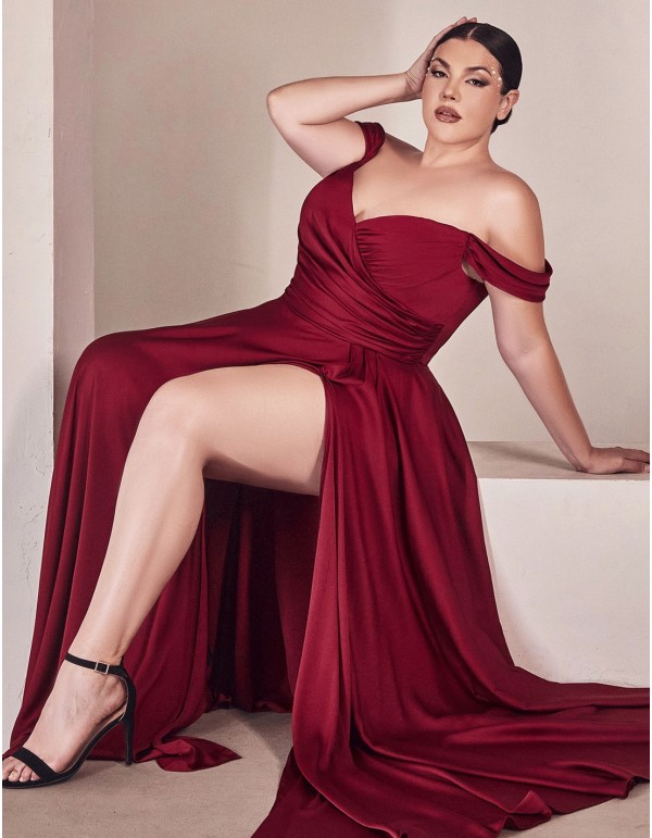 Robe de soirée longue surdimensionnée avec encolure...