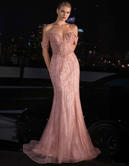 Longue robe de soirée élégante avec strass et décolleté en cœur