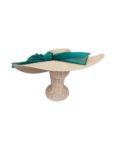 Beige guest pamela with bottle green knot