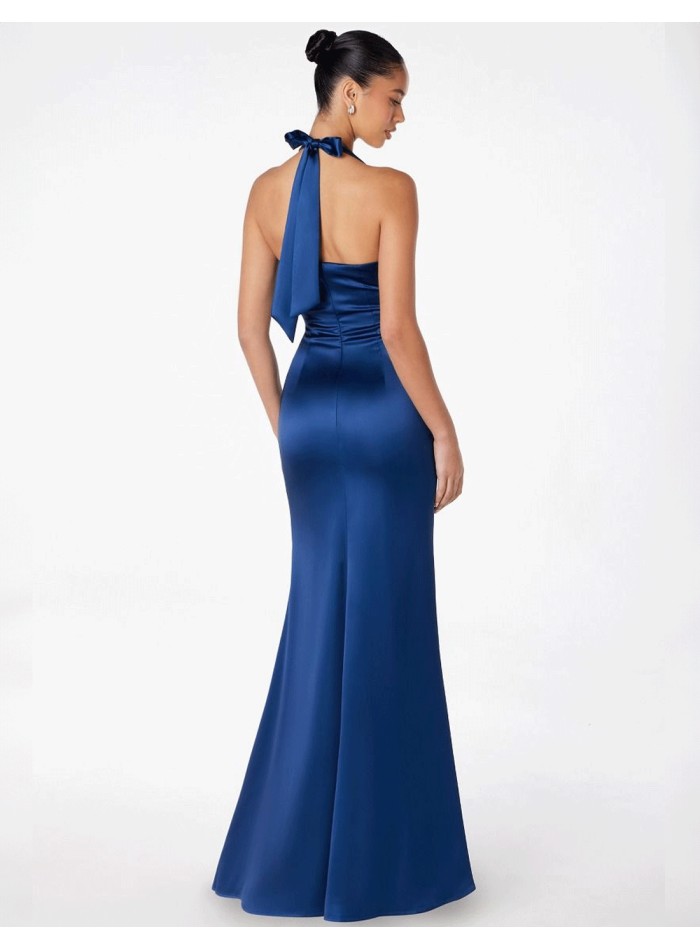 Longue robe de soirée en satin avec encolure...