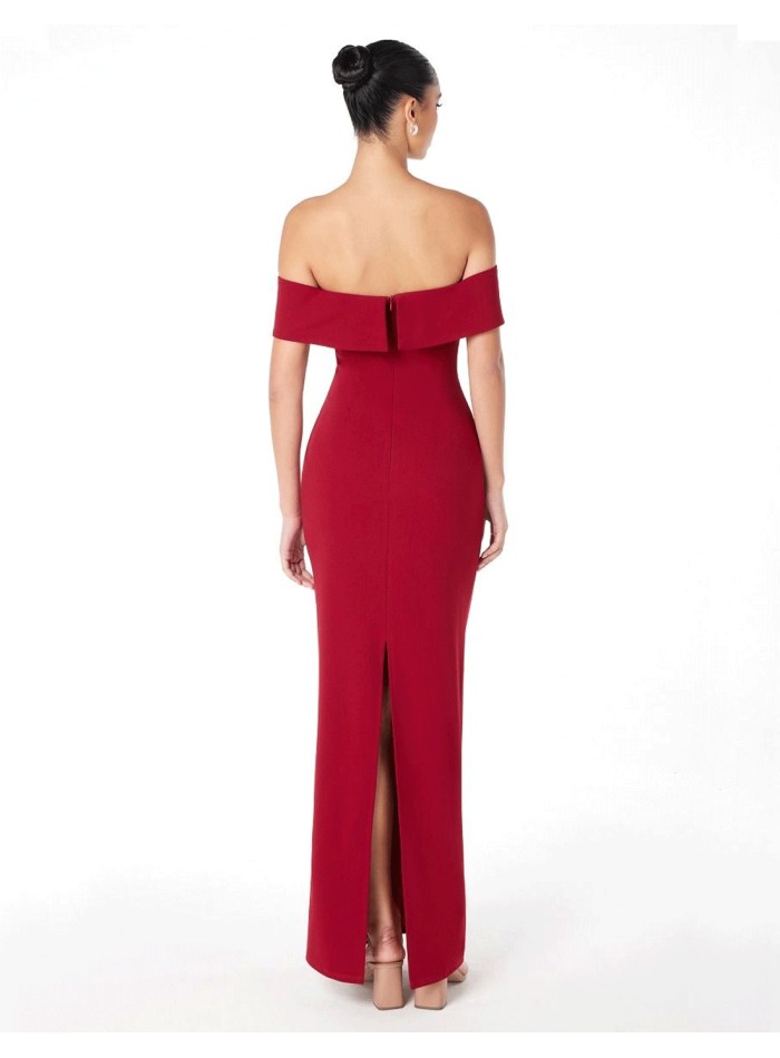 Robe de soirée longue et ajustée avec encolure...