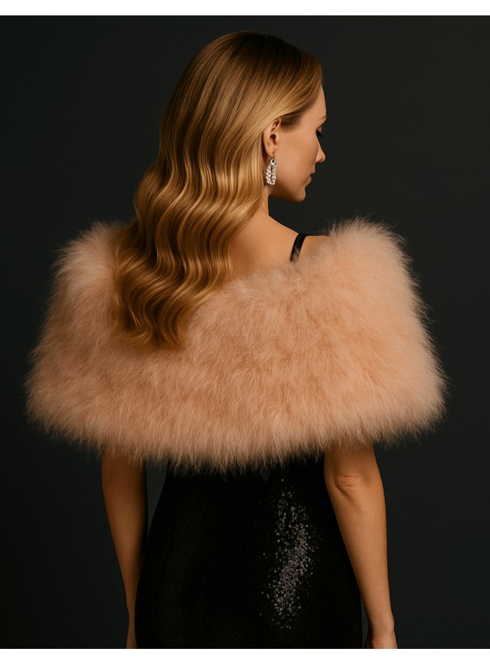 Estola de pluma de avestruz beige para invitada boda