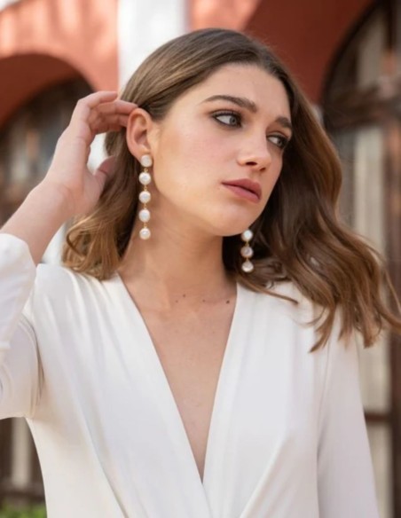 Pendientes largos de novia con perlas circulares
