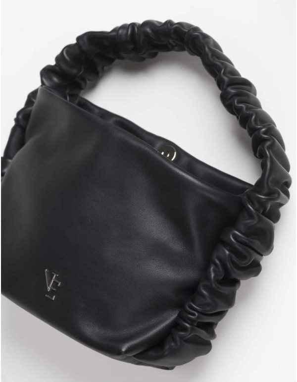Bolso de piel negro con asa fruncida 2