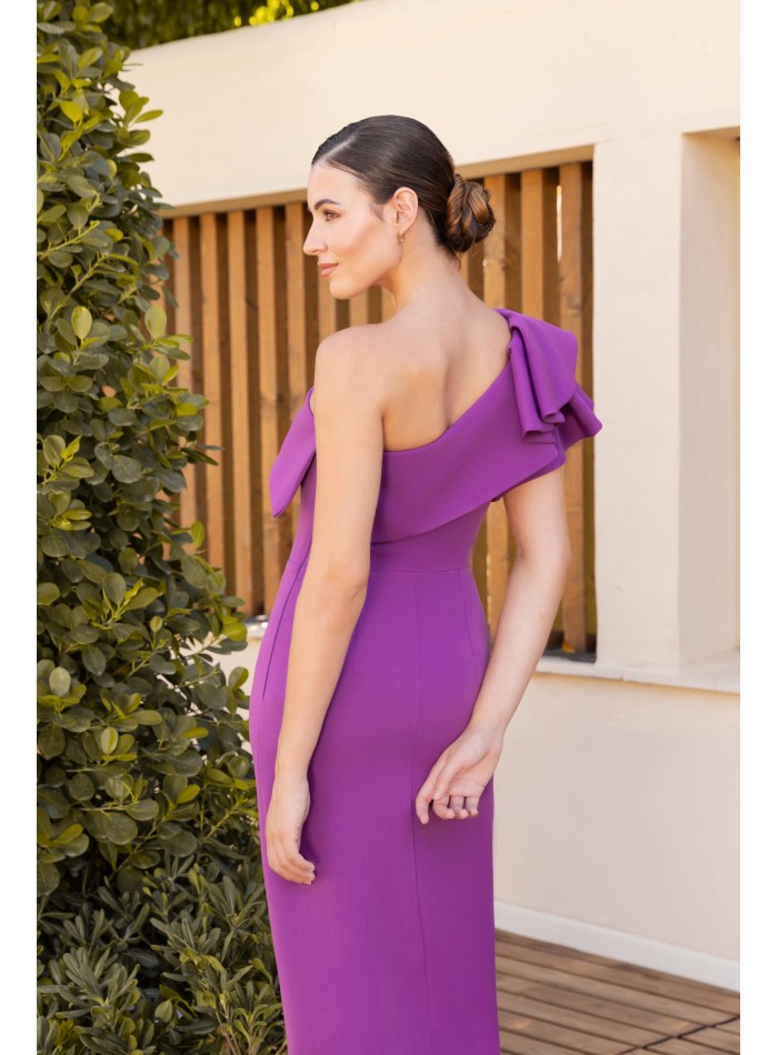 Vestido de fiesta largo con escote asimétrico y abertura en la pierna para eventos especiales