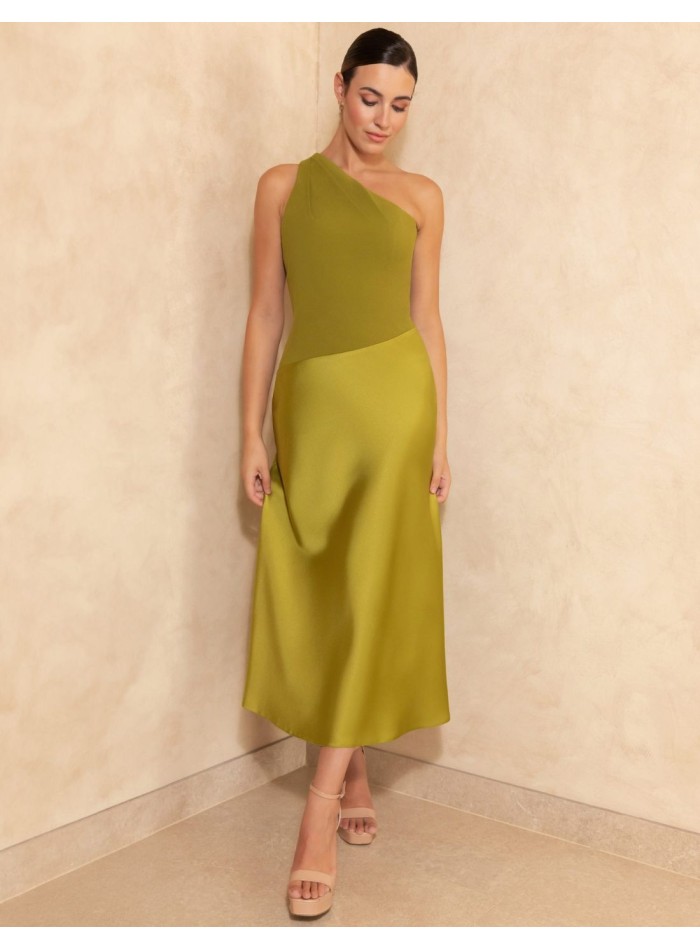 Robe midi en satin de crêpe avec encolure asymétrique