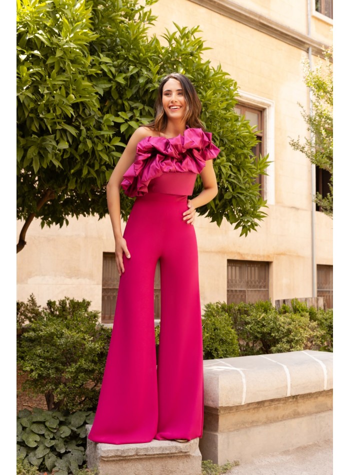 Ensemble de fête composé d'un haut à volants et d'un pantalon