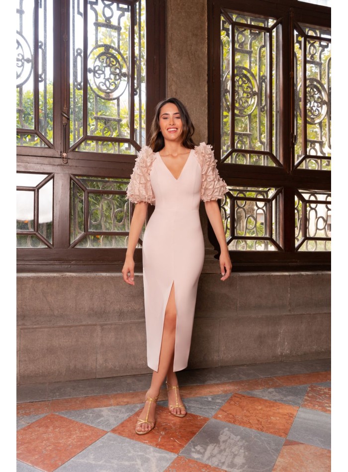 Robe midi rose pâle à manches bouffantes et décolleté en V