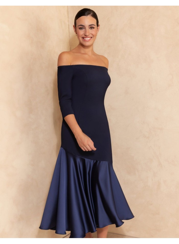 Robe midi avec encolure bardot et jupe en satin à volants