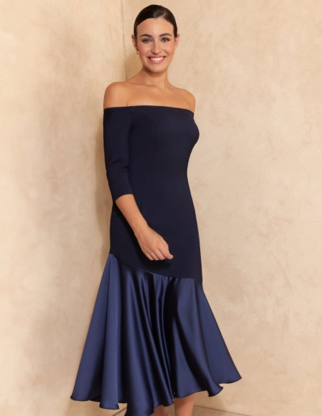 Vestido midi con escote bardot y falda satinada de vuelo