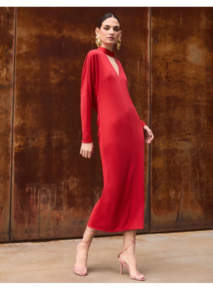 Vestido en crepé ligero con mangas murciélago y espalda descubierta