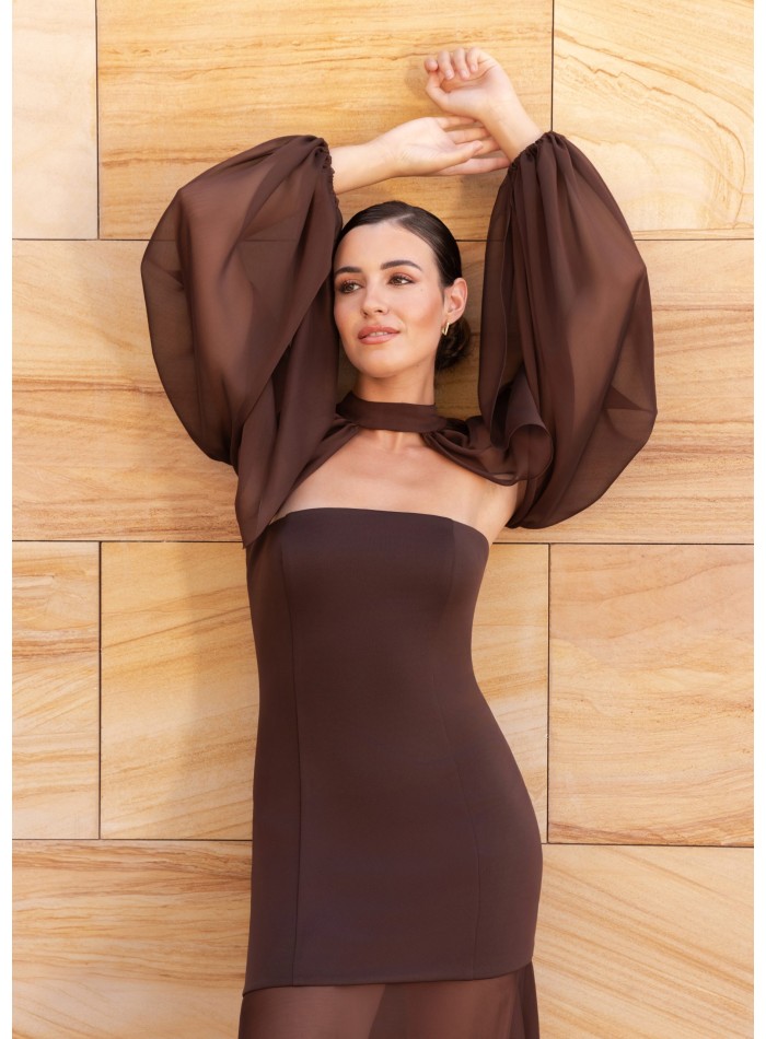 Vestido largo palabra de honor con transparencia en falda y bolero para invitada de boda