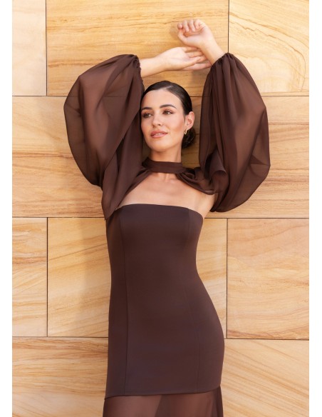 Vestido largo palabra de honor con transparencia en falda y bolero para invitada de boda