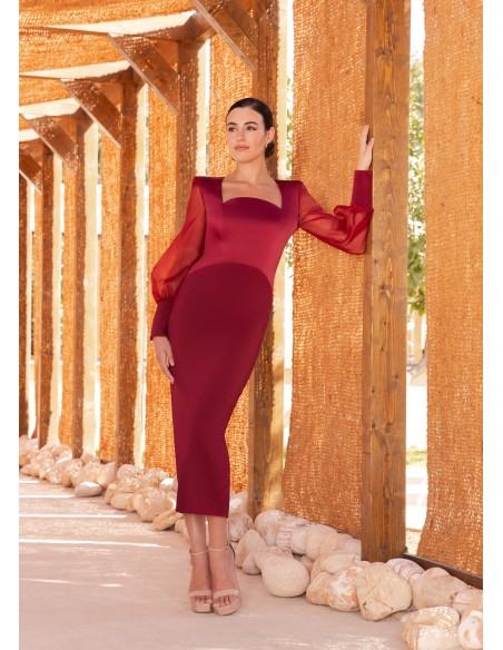 Vestido midi con escote caja y manga abullonada en crepé satén rojo Vestido midi con escote caja y manga abullonada en crepé satén rojo