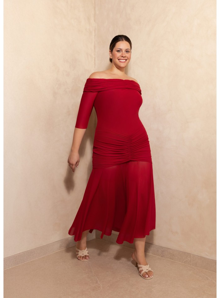 Vestido midi de fiesta con escote bardot y drapeado rojo
