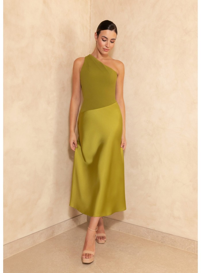 Vestido midi con escote asimétrico en crepé satén