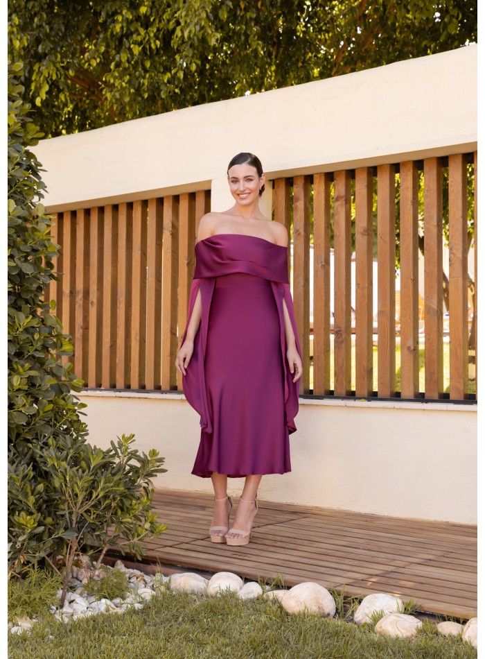 Vestido midi escote bardot en satén con mangas caídas