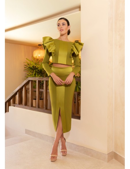 Ensemble composé d'un top à volants et d'une jupe midi avec fente en satin