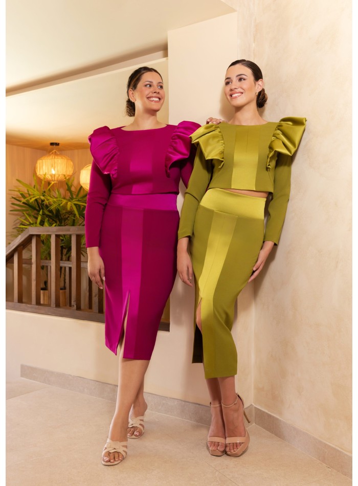 Conjunto top volante al hombro y falda midi con abertura en satén tallas grandes