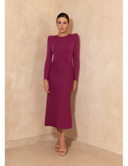 Robe midi élégante avec découpe à la taille et boutons bijoux