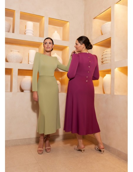 Vestido midi elegante con corte a la cintura y botones joya buganvilla