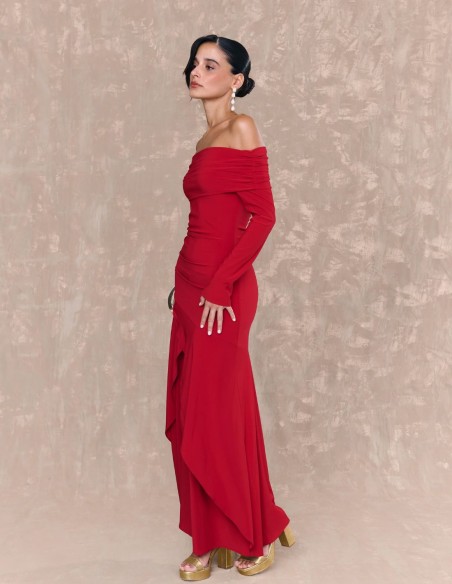 Vestido largo para invitada con escote barco y manga larga para boda