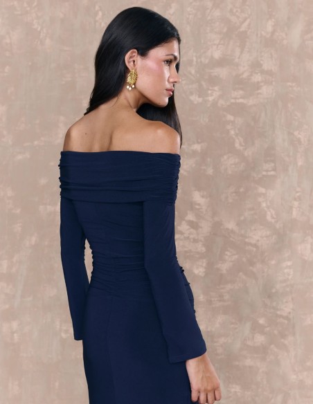 Vestido largo de invitada con manga larga y escote barco