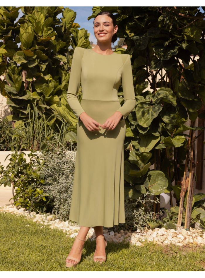 Robe midi élégante avec découpe à la taille et boutons bijoux
